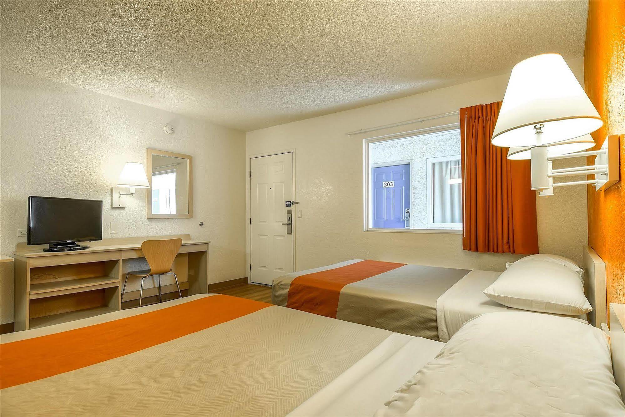 Motel 6-Norwalk, Ca - Los Angeles Bagian luar foto