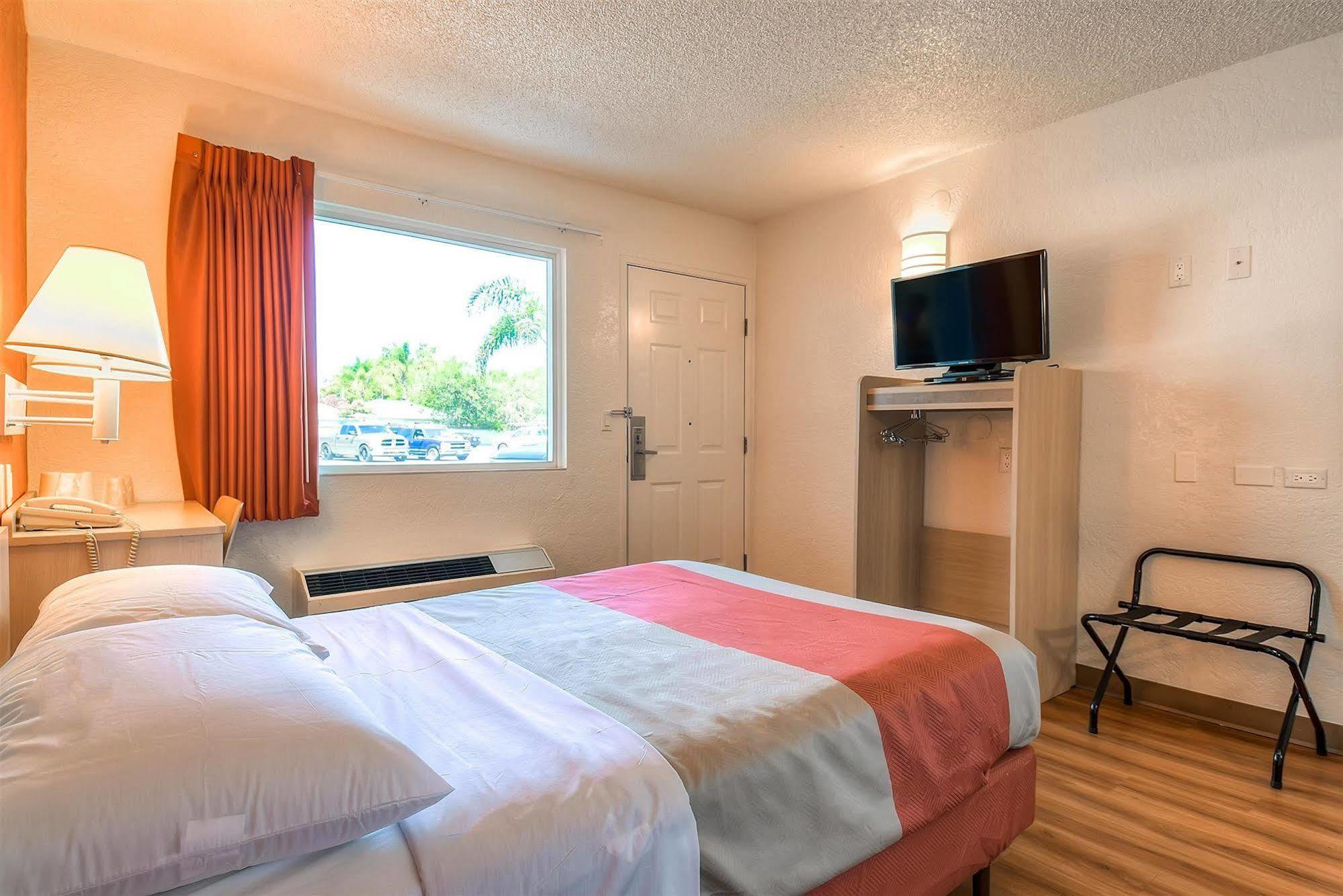 Motel 6-Norwalk, Ca - Los Angeles Bagian luar foto